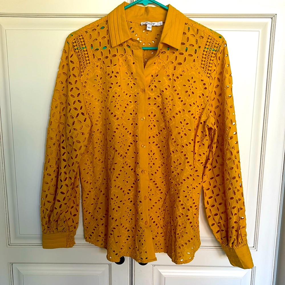 CHICO’S eyelet button down blouse. Excellent condition. Size M. - Picture 2 of 7